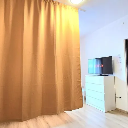 Monteurwohnung Mit Balkon, 4 Zimmer, Voll Ausgestattet, Waesche Inklusive, Kostenfreier Parkplatz Und Wlan - Ka01 *