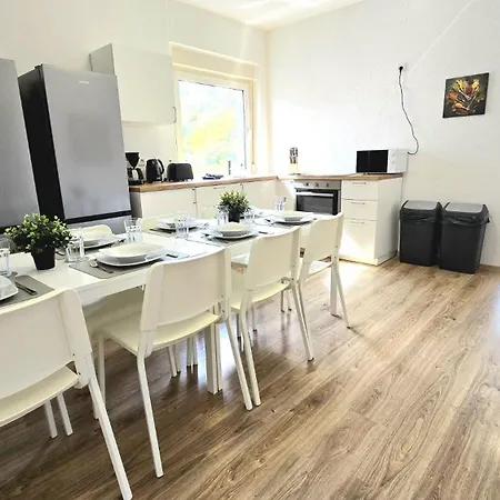 דירה Monteurwohnung Mit Balkon, 4 Zimmer, Voll Ausgestattet, Waesche Inklusive, Kostenfreier Parkplatz Und Wlan - Ka01 *
