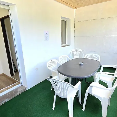 Monteurwohnung Mit Balkon, 4 Zimmer, Voll Ausgestattet, Waesche Inklusive, Kostenfreier Parkplatz Und Wlan - Ka01 דירה איסרלון