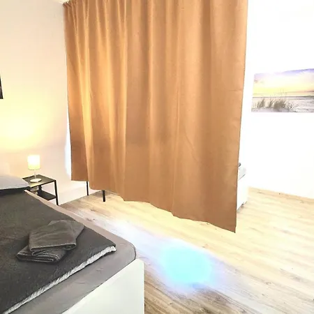 Monteurwohnung Mit Balkon, 4 Zimmer, Voll Ausgestattet, Waesche Inklusive, Kostenfreier Parkplatz Und Wlan - Ka01 דירה איסרלון