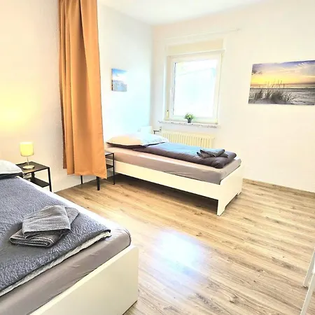 Monteurwohnung Mit Balkon, 4 Zimmer, Voll Ausgestattet, Waesche Inklusive, Kostenfreier Parkplatz Und Wlan - Ka01 דירה *