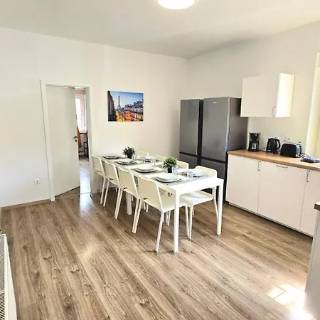 דירה Monteurwohnung Mit Balkon, 4 Zimmer, Voll Ausgestattet, Waesche Inklusive, Kostenfreier Parkplatz Und Wlan - Ka01 איסרלון
